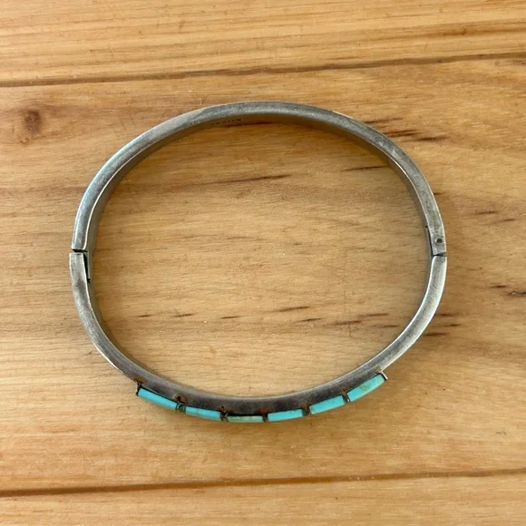 Turquoise Inlay Hinged Bangle 7 Inch Bracelet - Picture 4 of 9